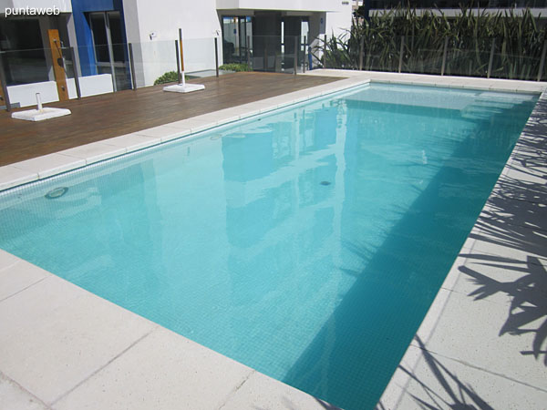 Arenas del Mar has two outdoor pools.