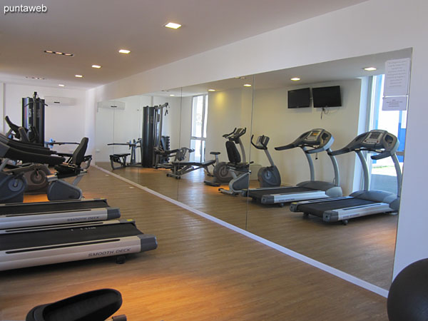 Gym located on the ground floor. Equipped with ribbons, stationary bicycles and weight equipment.