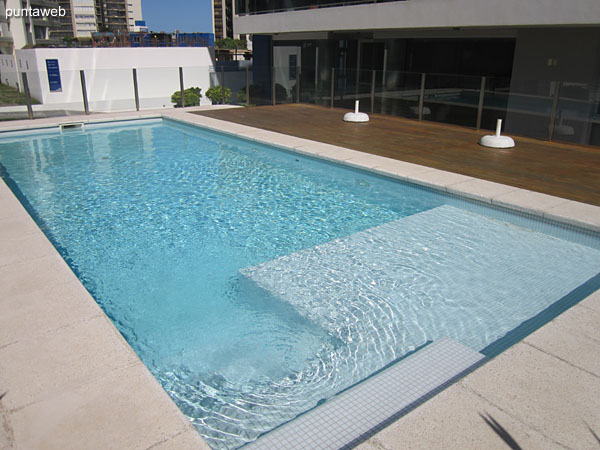Arenas del Mar has two open–air pools next to the buildings of indistinct use.