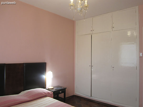 Bedroom. Located towards the front of the plant. It has a double bed, air conditioner and TV with cable.<br><br>Large wardrobe / closet in wood.