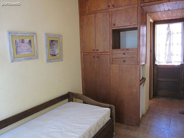 Second bedroom with bathroom. Accessible both from the patio with barbecue and the front of the apartment from the garden.<br><br>Equipped with a sea–bed for two people and air conditioning.