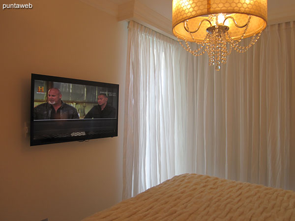 Layout of the cable TV in the master suite.