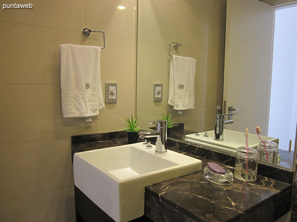 Bathroom of the second suite. Interior, equipped with shower and bath screen.