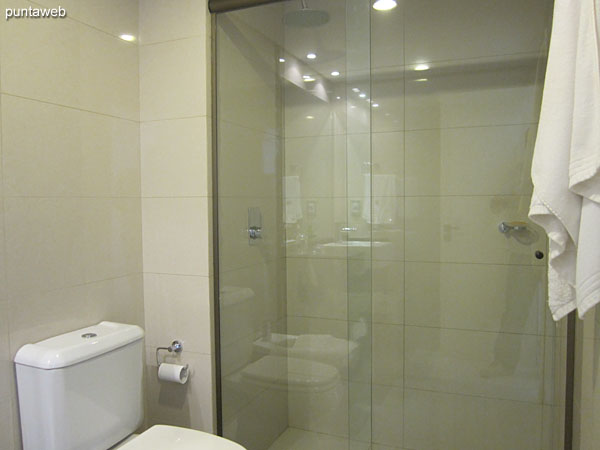 Bathroom of the second suite. Interior, equipped with shower and bath screen.