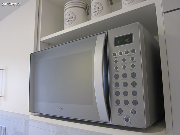 Microwave oven.