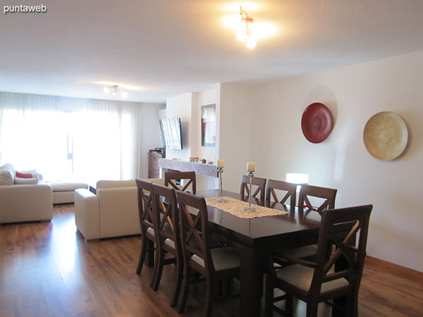 General view of the dining space the entrance to the kitchen towards the front of the apartment.