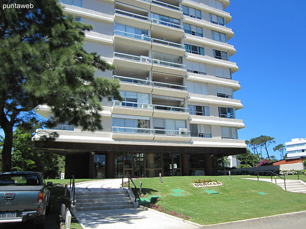 Fachada del edificio Dormar sobre la Av. Roosevelt.