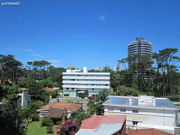 Vista hacia el lateral sur desde la ventana del segundo dormitorio.