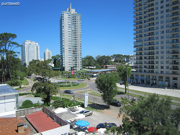 View towards Av. Roosevelt from the window of the second bedroom.