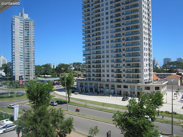 View towards Av. Roosevelt from the window of the third bedroom.