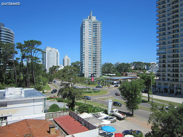 Vista hacia el lateral sur desde el dormitorio de servicio.