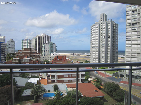 Suite en la planta de tres dormitorios orientada al este a la altura del piso sexto.<br><br>Genera vistas hacia el amanecer y a lo largo de la costa ocanica sobre la playa Brava.