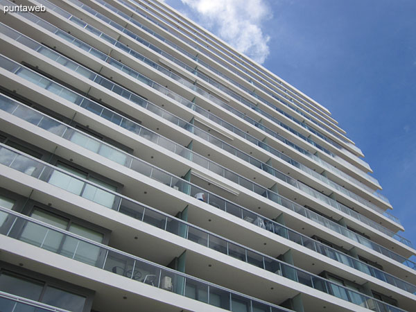 The building has five Otis elevators last generation.