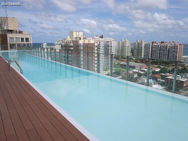Heated pool on the 16th floor also dedicated to spa , pool and outdoor gym.