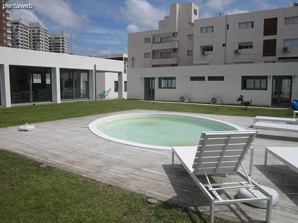 Overview of space for children in the garden.