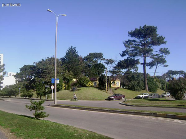 Avenida Roosevelt, entorno del edificio.