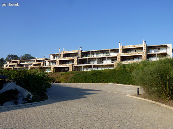 Fachadas de las villas de Quartier Punta Ballena.