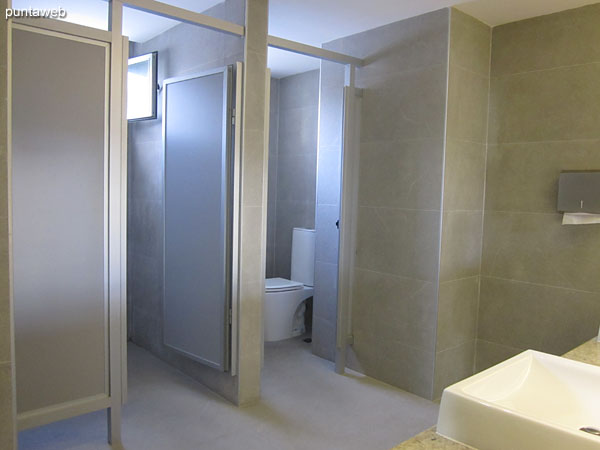 Bathrooms in the field of fitness, spa and heated pool.