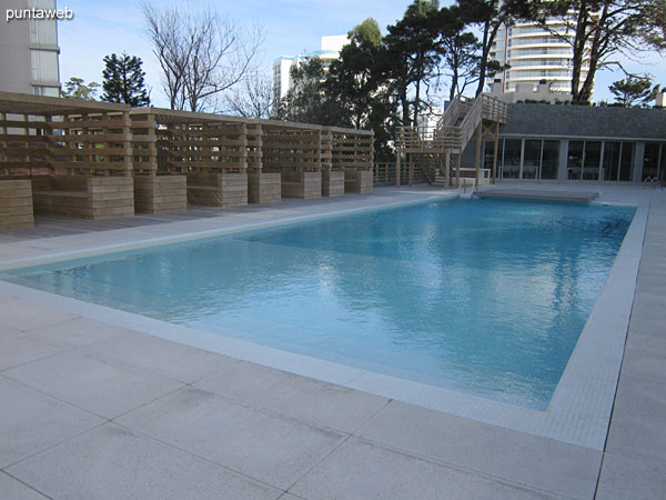 Showers in the field of outdoor pools.