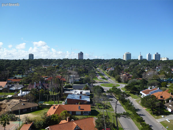 Vistas desde la terraza compartida entre dormitorios.<br>Hermoso entorno de chalets.