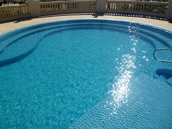 Piscina.