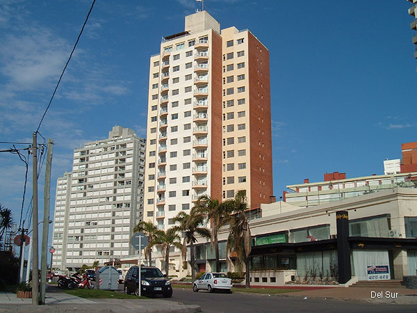 Fachada desde Avenida Francia.