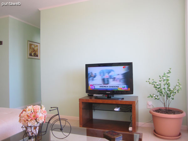 Details of the provision of TV table in the living environment.<br><br>To the right of the image, large double–paned window that provides access to the terrace balcony.