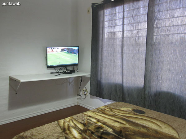 Master bedroom, equipped with double bed. Located towards the back of the house, north side.