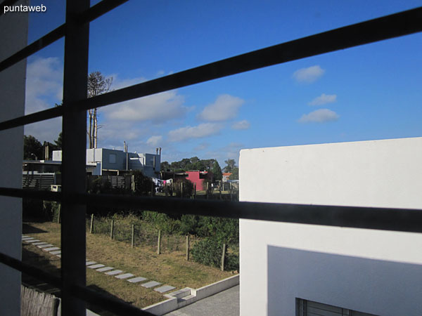 Vista hacia el lateral este desde la ventana del tercer dormitorio.