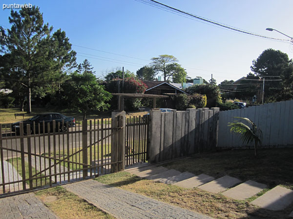 Access to semi–covered garage with gate and fence.