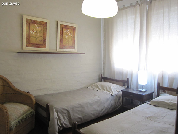 Detalle del bao del dormitorio principal en suite. <br><br>Reciclado en setiembre de 2014 est acondicionado con ducha con mampara.