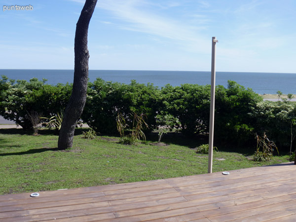 Vista desde el Deck hacia la playa mansa.