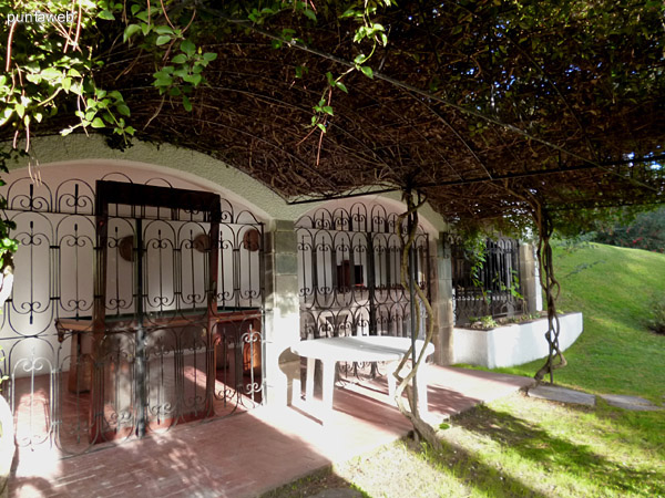 Barbacoa vista desde el jardn.