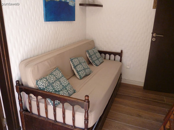 Detalle de grifer�a y artefactos sanitarios del ba�o en suite en el cuarto dormitorio.