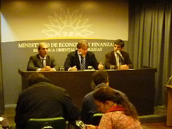Uruguay y Argentina firmaron acuerdo de doble tributaci�n