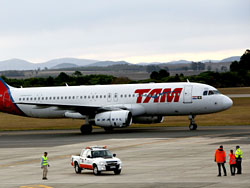 TAM Airlines y Enjoy Conrad celebraron la llegada del vuelo inaugural Punta del Este  San Pablo